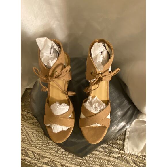 Women's Shoedazzle Wedge Sandals "Jillian" style, Tan faux suede Size 10 NIB - Picture 9 of 16